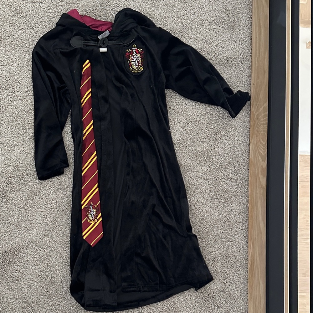 Black Harry Potter Hogwarts Robe with Gryffindor Crest and tie
